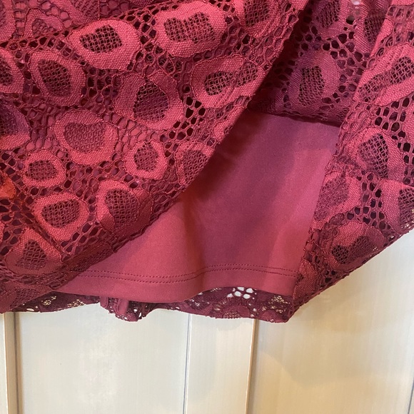 Talula Size 8 fitted Wine coloured dress - Picture 7 of 7